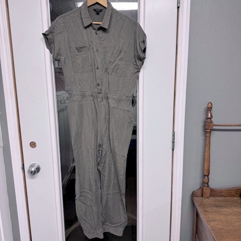 RW&CO green short sleeve‎ button up jump suit size L